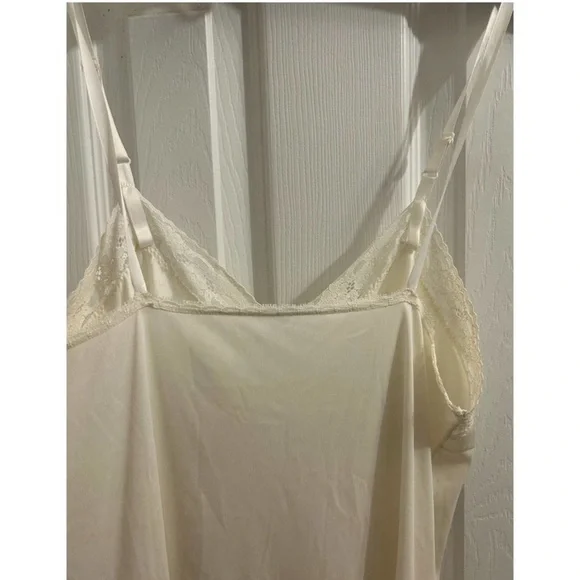Vintage Vanity Fair Lace Trim Silky Full Slip
Dress Lingerie Size 34 Nylon Ivory - Picture 7 of 8
